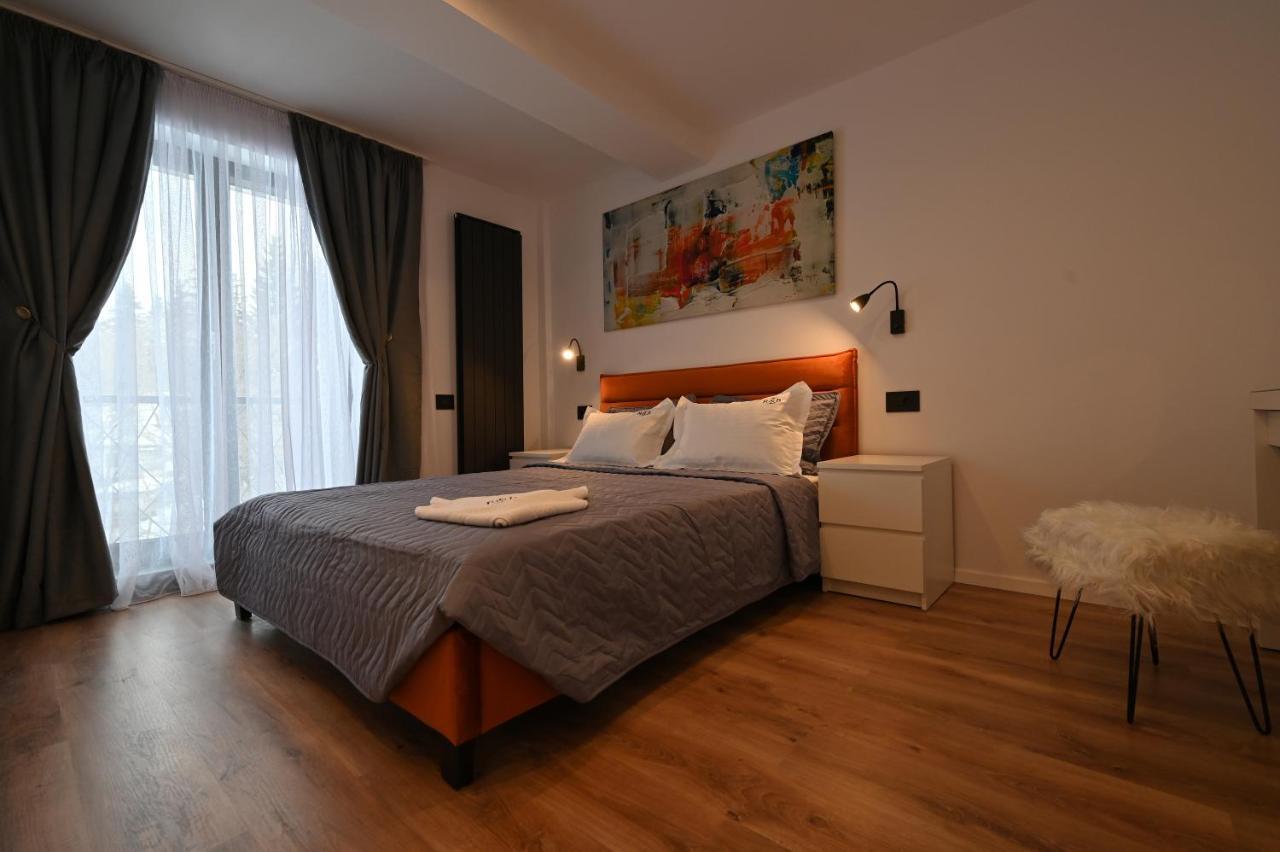 R&B Apartments Predeal Bagian luar foto