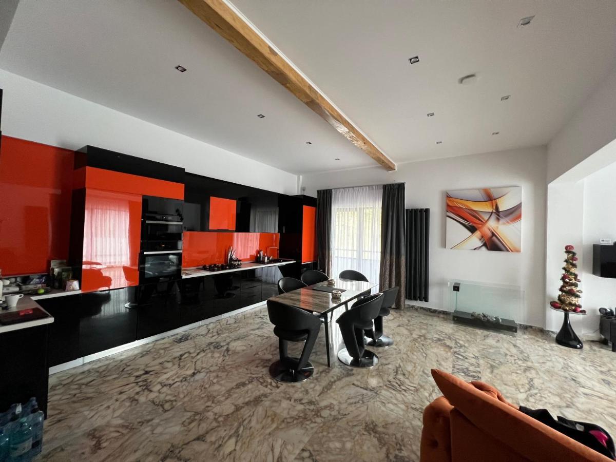 R&B Apartments Predeal Bagian luar foto